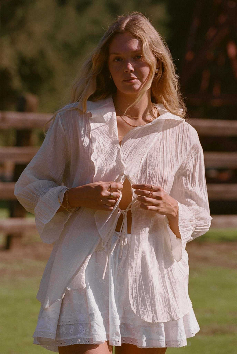 トップス BOHEMIAN SEOUL RUFFLE BLOUSE MARBLE Ruffle Top - The Lily Top Crème/Ivory Ruffle Blouse - Effortless Chic